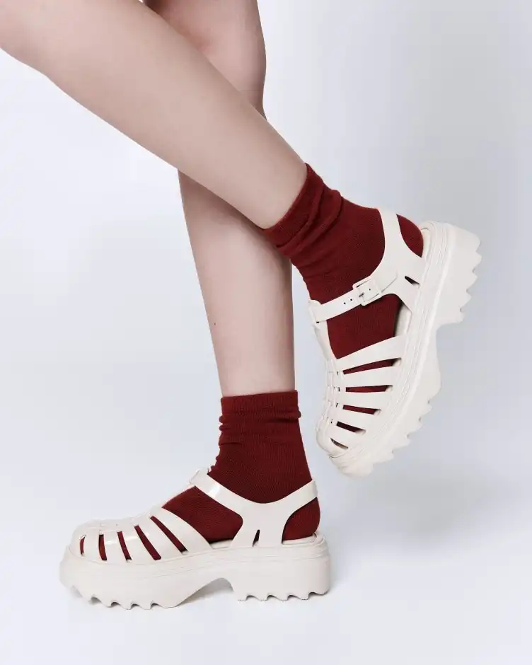 MELISSA POSSESSION PLATFORM II AD
