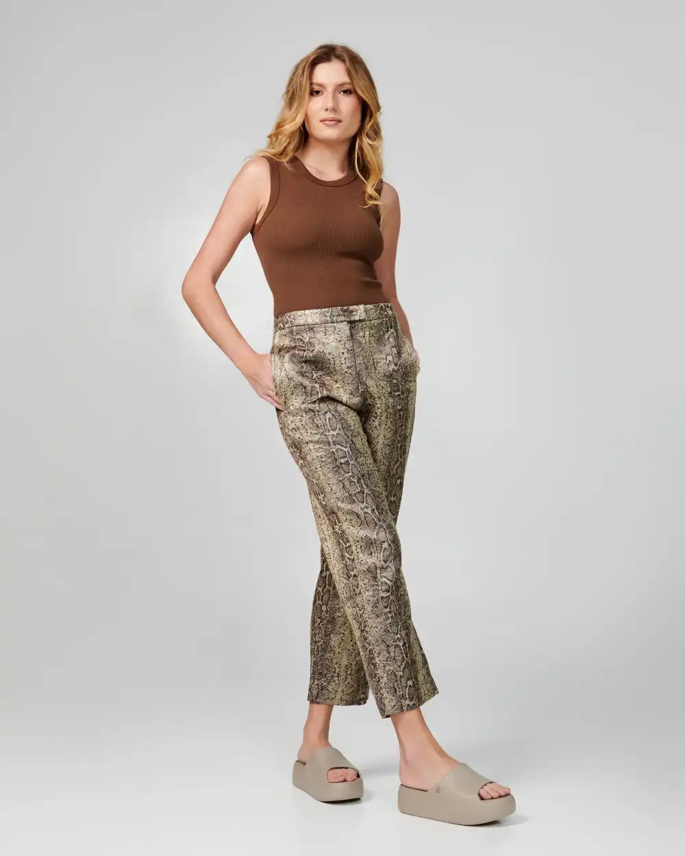 MELISSA FREE PLATFORM SLIDE AD