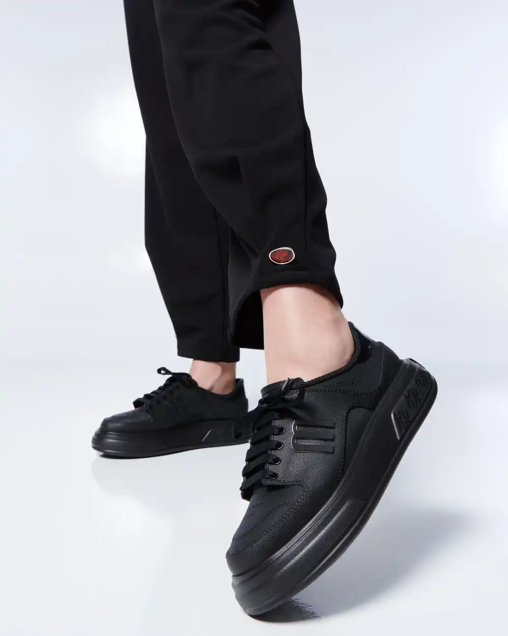 MELISSA BOLD SNEAKER AD