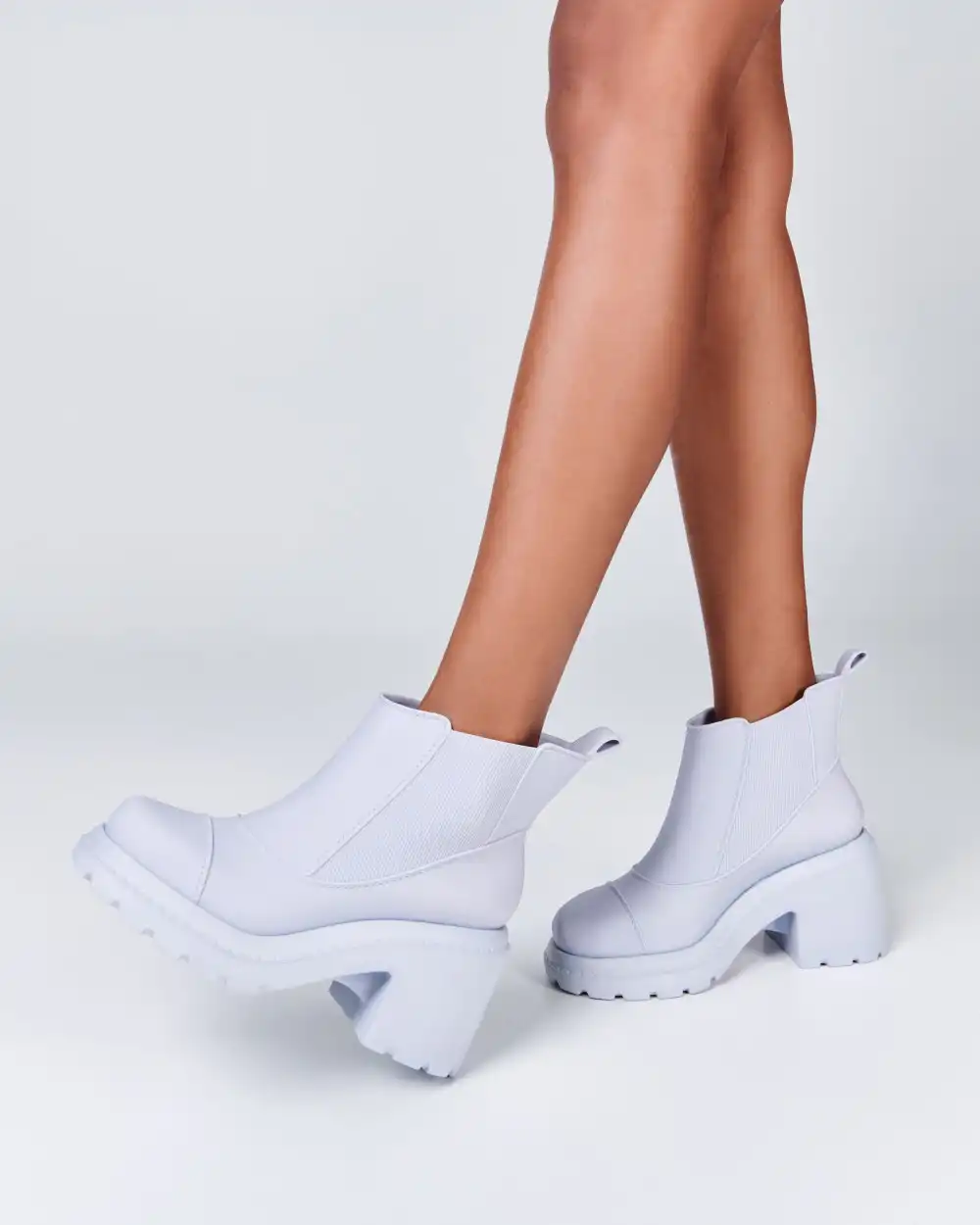 MELISSA COURTNEY BOOT AD