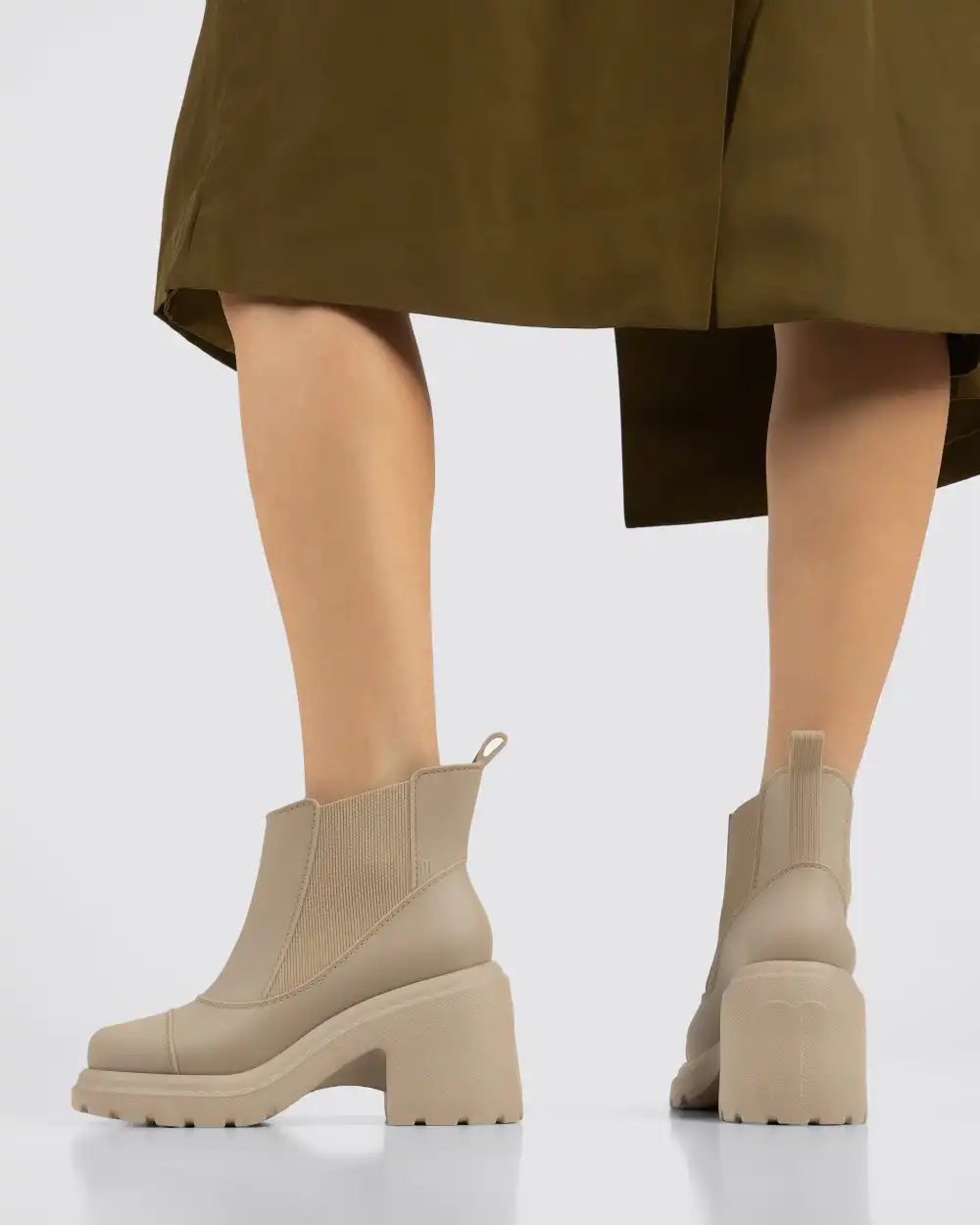 MELISSA COURTNEY BOOT AD